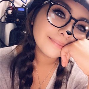 Meet your Posher, Yolie